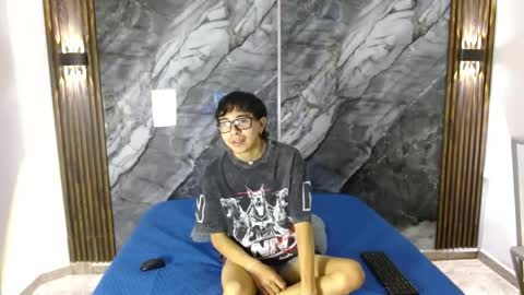 Snapshot of noahwalker__ chatting on 04.21.26 online show from 04.21.26