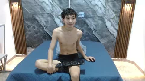 Snapshot of noahwalker__ chatting on 04.22.26 online show from 04.22.26