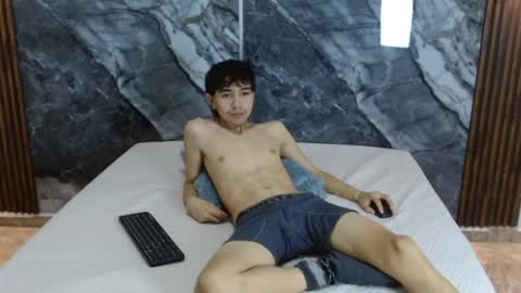 Snapshot of noahwalker__ chatting on 04.23.26 online show from 04.23.26