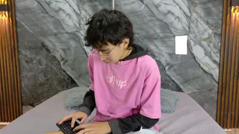 Snapshot of noahwalker__ chatting on 05.13.26 online show from 05.13.26