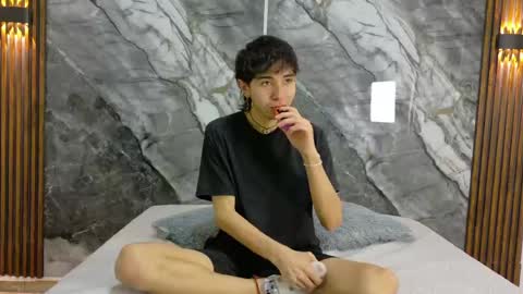 Snapshot of noahwalker__ chatting on 05.27.26 online show from 05.27.26