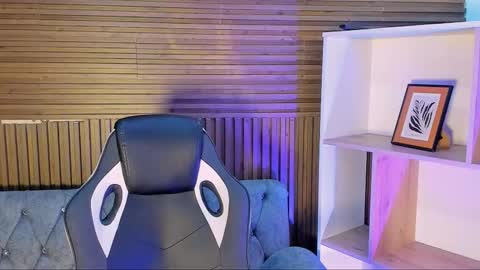 Noah Wolf online show from 03.04.26