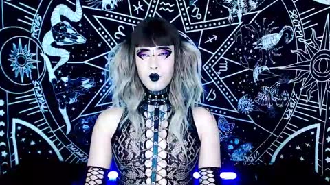 Snapshot of noamy_666 chatting on 11.13.25 caroline online show from 11.13.25