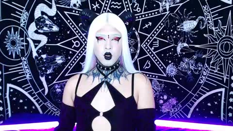 caroline online show from 04.17.26