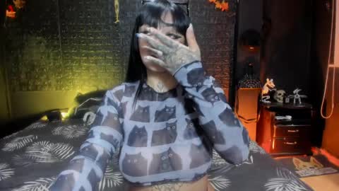 Snapshot of noctara_voss chatting on 06.06.26 Ann online show from 06.06.26