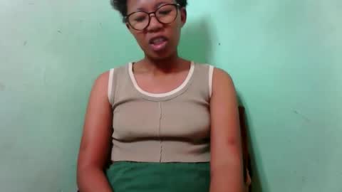 Snapshot of noella711128 chatting on 10.13.25 noella711128 online show from 10.13.25