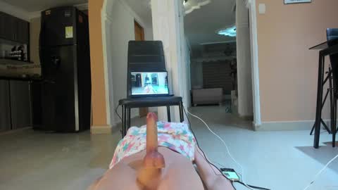 Snapshot of noemibcnz chatting on 11.11.25 In instagram dayhannanoemi online show from 11.11.25