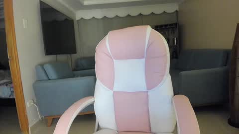 Snapshot of noemibcnz chatting on 11.26.25 In instagram dayhannanoemi online show from 11.26.25