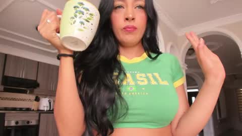  In instagram dayhannanoemi online show from 04.11.26