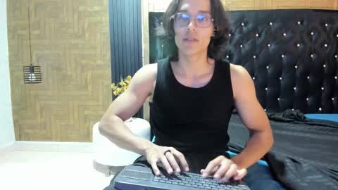 Snapshot of noha_castellano chatting on 02.27.26 online show from 02.27.26