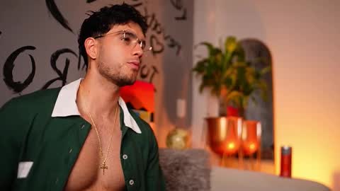 Snapshot of noha_miler chatting on 11.10.25 kevin online show from 11.10.25