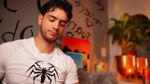 Snapshot of noha_miler chatting on 11.20.25 kevin online show from 11.20.25