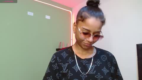 Noha Thomson online show from 01.21.25