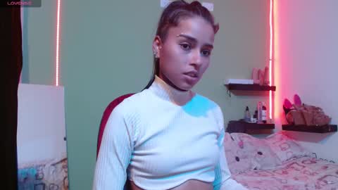 Noha Thomson online show from 02.17.25