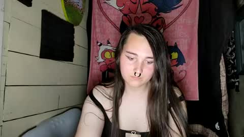 Snapshot of nonbinarybeauty20 chatting on 06.18.26 nonbinarybeauty20 online show from 06.18.26