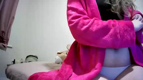 NonBinaryNicky online show from 04.01.26