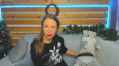 Snapshot of nora_adamss chatting on 12.07.24 Nora online show from 12.07.24