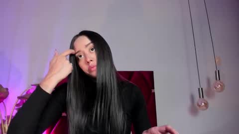 Nora Da Silva online show from 12.17.25