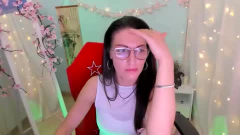 Nora online show from 04.12.26