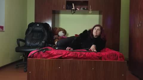 QueenManifest online show from 11.30.25