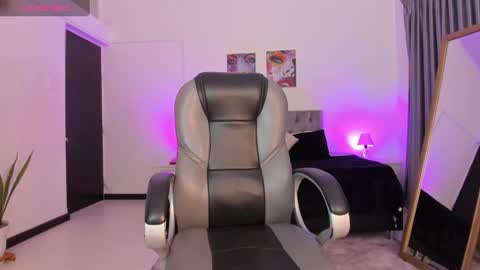 Nora online show from 03.11.25