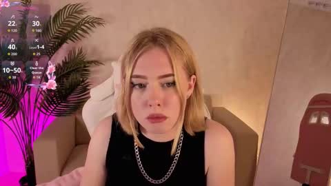 Snapshot of noracollins chatting on 12.16.25 Nora online show from 12.16.25