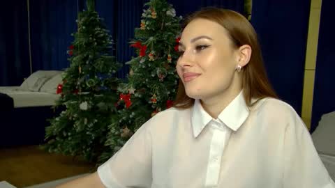 Snapshot of norafoxes chatting on 12.16.25 NoraFoxes online show from 12.16.25