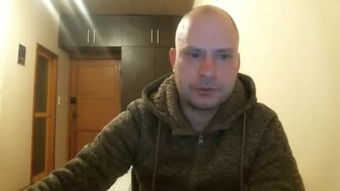 Snapshot of norbertopl87 chatting on 02.15.25 norbertopl87 online show from 02.15.25