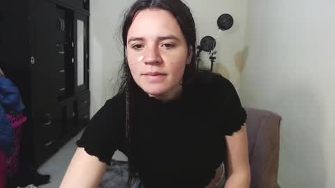 Snapshot of noreen_ chatting on 02.08.25 noreen_ online show from 02.08.25