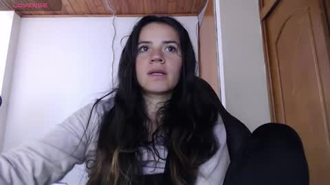 Snapshot of noreen_ chatting on 11.10.25 noreen_ online show from 11.10.25