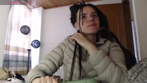 Snapshot of noreen_ chatting on 11.11.25 noreen_ online show from 11.11.25