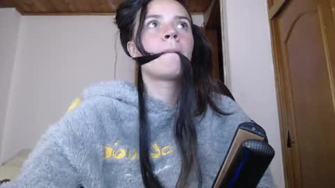 Snapshot of noreen_ chatting on 05.17.26 noreen_ online show from 05.17.26