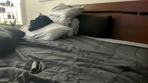 notapouta online show from 01.20.25