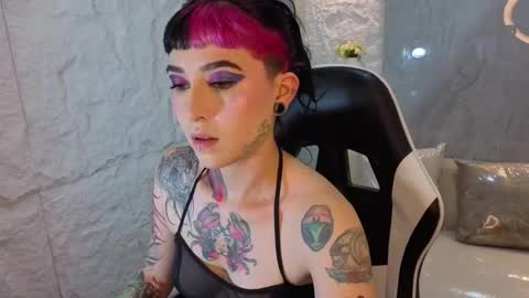 Snapshot of nova_kitty_tx chatting on 12.13.25 Live 1500am 2100pm online show from 12.13.25