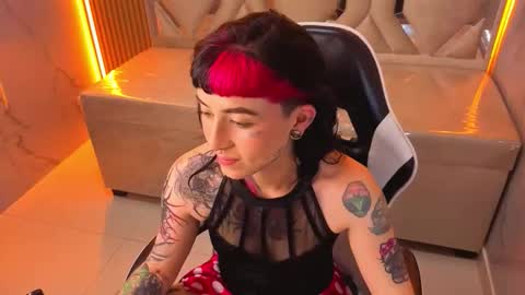 Snapshot of nova_kitty_tx chatting on 12.19.25 Live 1500am 2100pm online show from 12.19.25