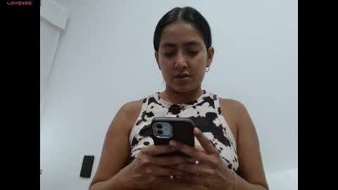 Snapshot of novaperotti chatting on 06.25.26 novaperotti online show from 06.25.26