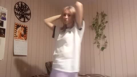 Snapshot of novellahartig chatting on 03.04.26 Sari It is my first day online show from 03.04.26