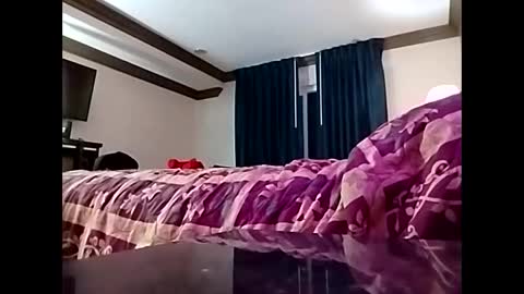 Snapshot of nowornever669 chatting on 10.05.25 CLOUDYKINF online show from 10.05.25