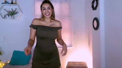 Nycole online show from 02.05.25