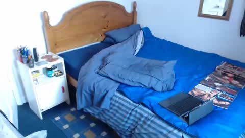 Snapshot of nylon_natalie chatting on 10.15.25 nylon natalie-tranny online show from 10.15.25