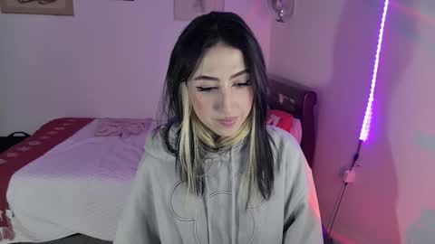 Snapshot of nymph_frida chatting on 12.04.24 Frida online show from 12.04.24