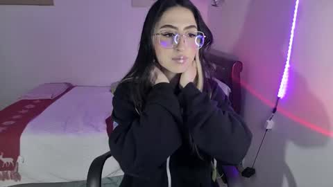 Snapshot of nymph_frida chatting on 12.11.24 Frida online show from 12.11.24