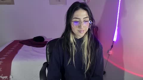 Snapshot of nymph_frida chatting on 12.12.24 Frida online show from 12.12.24