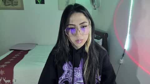 Snapshot of nymph_frida chatting on 12.13.24 Frida online show from 12.13.24