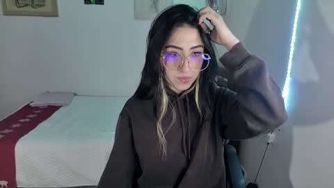 Snapshot of nymph_frida chatting on 12.16.24 Frida online show from 12.16.24