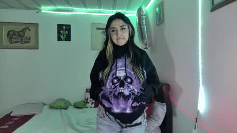 Snapshot of nymph_frida chatting on 12.18.24 Frida online show from 12.18.24