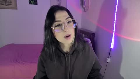 Snapshot of nymph_frida chatting on 01.28.25 Frida online show from 01.28.25