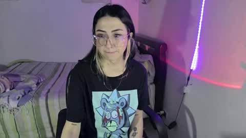 Snapshot of nymph_frida chatting on 02.26.25 Frida online show from 02.26.25