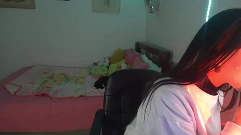 Snapshot of nymph_frida chatting on 09.17.25 Frida online show from 09.17.25