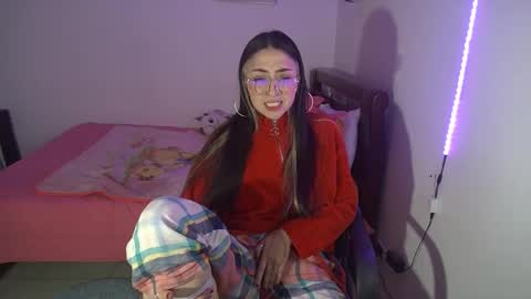 Snapshot of nymph_frida chatting on 09.30.25 Frida online show from 09.30.25